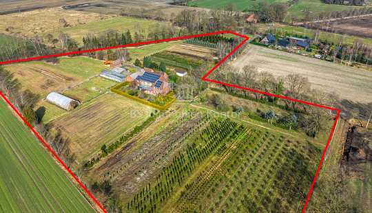 Bild von Alleinlage - Vielseitig verwendbares Ein-/Zweifamilienhaus mit Stallungen auf 30.510qm