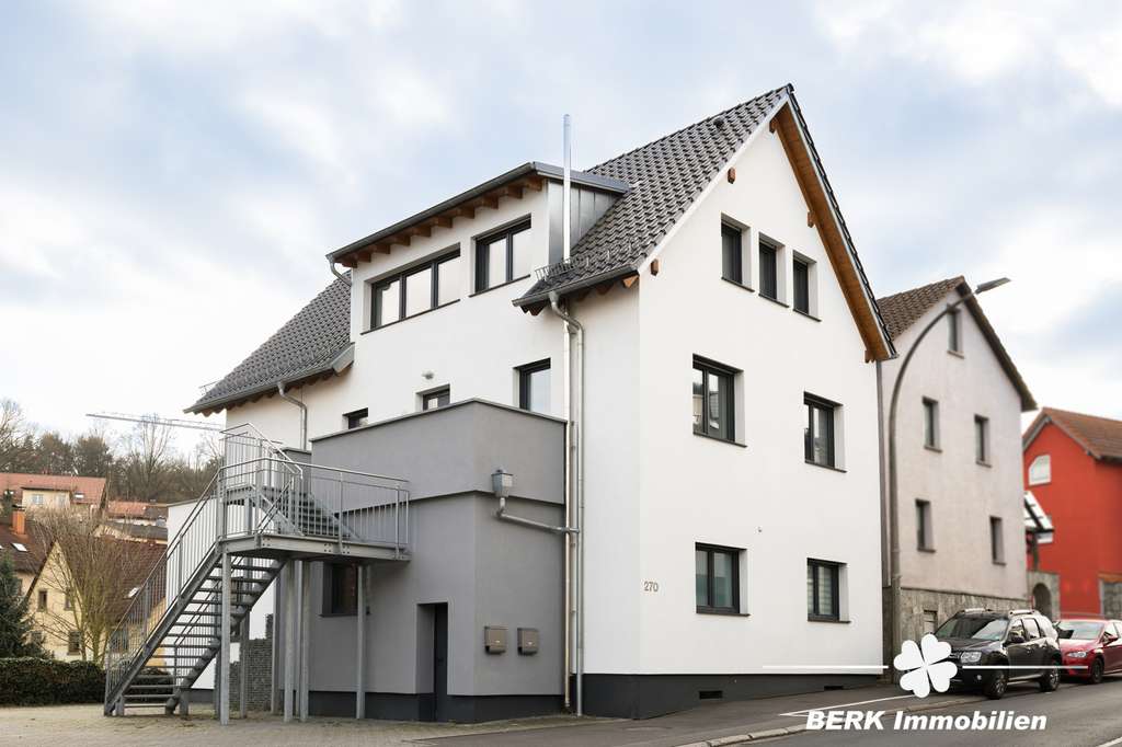 Immobilie in Haibach - BERK Immobilien - modern saniertes ZFH in zentraler Lage von Haibach mit traumhafter Maisonette-Wohn - Bild 1