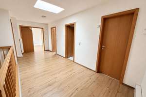 Mitten im Zentrum - Helle 3-Zimmer-Maisonette-Wohnung mit Laubengang und kleiner Garage – Anger 55 -56, 99084 Altstadt, Erfurt – Vorschaubild 5