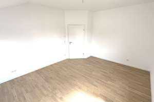 NEUBAU! Sonnige 3-Zimmer-Dachgeschoss-Wohnung mit Balkon in Kirchheim bei München! – Lavendelweg 8, 85551 Kirchheim bei München – Vorschaubild 10