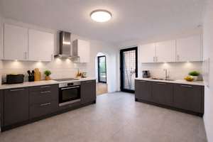 Drei Zimmer plus auf 178 m²: große S/W-Terrasse, zwei Eingänge & moderne Wärmepumpe – Die vollständige Adresse der Immobilie erhältst du vom Anbieter., 40625 Gerresheim, Düsseldorf – Vorschaubild 17