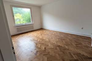Attraktive 4-Zimmer-Wohnung im Erdgeschoss mit separatem Appartement im Souterrain  in Hannover-Bult