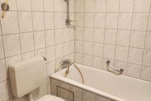 renovierungsbedürftige Wohnung über den Dächern von Augsburg zu verkaufen – Wilhelm-Hauff-Str. 20, 86161 Wolfram-und Herrenbachviertel, Augsburg – Vorschaubild 5