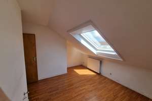 Helle gemütliche Dachgeschoßwohnung, 2,5 Zimmer, Küche, Wannenbad – Die vollständige Adresse der Immobilie erhältst du vom Anbieter., 55118 Neustadt, Mainz – Vorschaubild 3