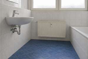 Helle 2,5-Zimmer-Dachgeschosswohnung mit großer Terrasse, Einbauküche und Tiefgaragenstellplatz – Die vollständige Adresse der Immobilie erhältst du vom Anbieter., 91052 Röthelheim, Erlangen – Vorschaubild 5