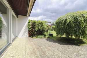 Wohnen auf einer Ebene: Bungalow mit Garten, Keller, Zwei Garagen und Freistellplatz – Zollernalbkreis – Vorschaubild 11