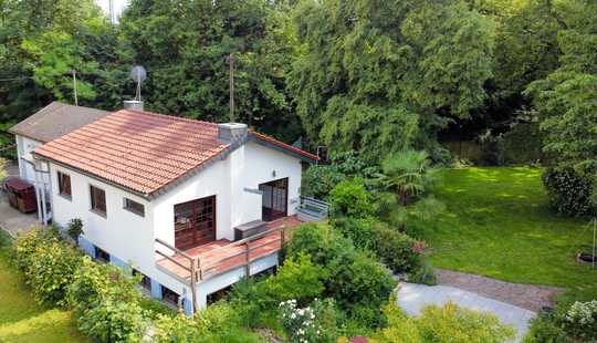 Bild von Grünes Paradies mit Geschichte: Einfamilienhaus mit riesigem Garten mitten in Frankfurt