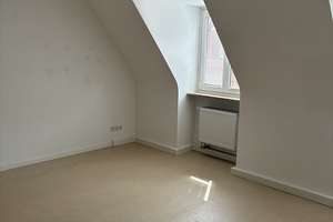 Wohnen neben der Burg - lichtdurchflutete Dachgeschosswohnung – Untere Söldnersgasse 1, 90403 Altstadt, St. Sebald, Nürnberg – Vorschaubild 2