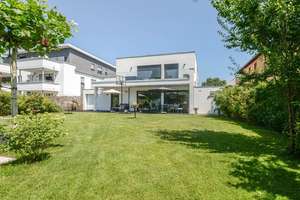Ein- bis Dreifamilienhaus im Bauhausstil im Zentrum von Langenfeld * Baujahr 2020 * ca. 295 m² Wfl. – Die vollständige Adresse der Immobilie erhältst du vom Anbieter., 40764 Langenfeld (Rheinland) – Vorschaubild 2