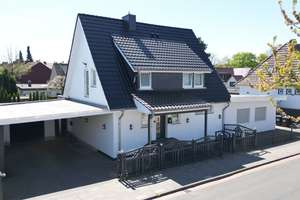 Hochwertig kernsaniertes Mehrfamilienhaus mit 2 Wohneinheiten (WEG) in Bremen-Huchting zu verkaufen
