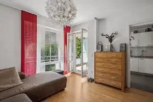 Elegante Wohnung mit Südbalkon in Toplage Unterföhrings – urbaner Komfort trifft ländliche Ruhe. – München (Kreis) – Vorschaubild 3