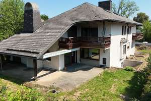 GROßZÜGIGE, RENOVIERUNGSBEDÜRFTIGE VILLA  MIT EINLIEGERWOHNUNG UND GROßEM GRUNDSTÜCK IN ALLACH