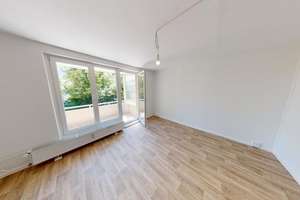 Modernisierte 2-Raum-Wohnung mit Balkon nahe Stadtpark – Stollberger Str. 27, 9119 Kapellenberg, Chemnitz – Vorschaubild 1