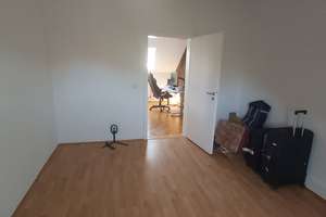 Helle Dachgeschosswohnung mit viel Charme – ideal für Singles oder Paare oder WG für Studierende