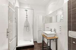 **Altbauflair in zentraler Lage – sanierte Wohnung mit Dachterrassennutzung** – Die vollständige Adresse der Immobilie erhältst du vom Anbieter., 10557 Moabit, Berlin – Vorschaubild 10