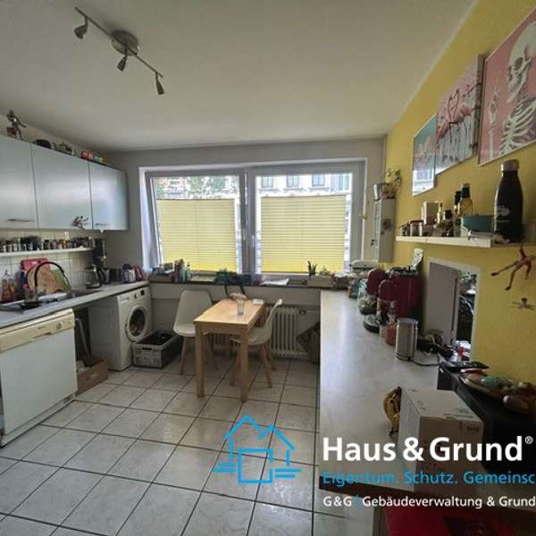 *** Attraktives u. solides Mehrfamilienhaus - mit Garagen - Aachener Innenstadt ***