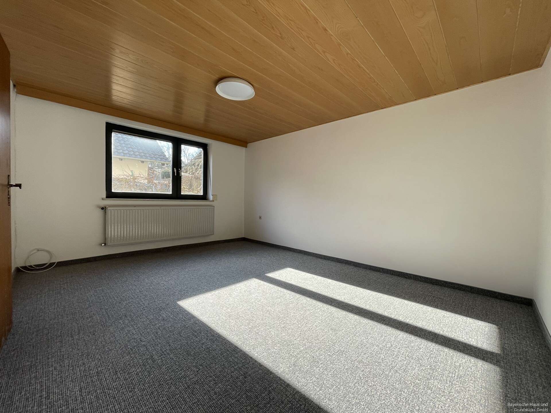 Immobilie in Winzer - Schönes Zweifamilienhaus mit Garten - familienfreundlich & vielseitig! - Bild 1