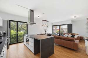 Moderne 3-Zimmer-Wohnung mit Balkon, 2 Bädern & TG-Stellplatz in Junkersdorf