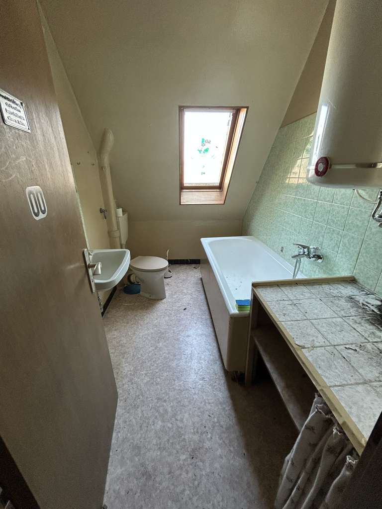 Immobilie in Eschershausen - Geburtshelfer gesucht: Haus braucht helfende Hand - Bild 3