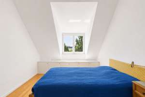 HEGERICH: Stilvolle 2,5-Zimmer-Dachgeschosswohnung mit Galeriepotenzial in München-Waldtrudering! – Die vollständige Adresse der Immobilie erhältst du vom Anbieter., 81827 Waldtrudering, München – Vorschaubild 9