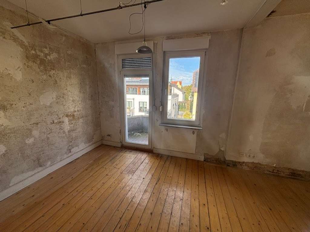 Immobilie in Bad Salzuflen - Altbauvilla (Doppelhaushälfte) mit Garten, 3 Stellplätzen und Ausbaupotenzial in zentraler Lage - Bild 1