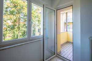 *PRAKTISCHer Grundriss_Tageslichtbad_Balkon_AR_familiäres Flair_VIEL GRÜN_HANSEVIERTEL – Geschwister-Scholl-Straße 17, 99085 Erfurt – Vorschaubild 25