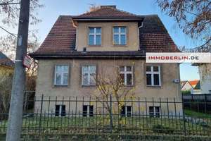 IMMOBERLIN.de - Ausbaufähiges Ein-/Zweifamilienhaus auf großem Westgrundstück mit Neubaupotential – Die vollständige Adresse der Immobilie erhältst du vom Anbieter., 13158 Wilhelmsruh, Berlin – Vorschaubild 1