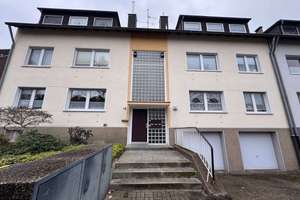 Renditeobjekt: Gepflegtes 6 Familienhaus mit 3 Garagen in guter Lage von Essen-Borbeck zu verkaufen – Die vollständige Adresse der Immobilie erhältst du vom Anbieter., 45357 Bedingrade, Essen – Vorschaubild 2