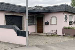 Winkelbungalow mit Schwimmbad!