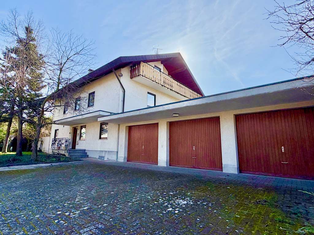 Immobilie in Sasbach am Kaiserstuhl - Großes Einfamilienhaus in Sasbach - Bild 0