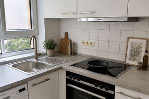 Maxvorstadt Top-Lage: Helles Apartment mit EBK, Balkon, Parkett & TG-Stellplatz – Die vollständige Adresse der Immobilie erhältst du vom Anbieter., 80799 Am alten nördlichen Friedhof, München – Vorschaubild 2