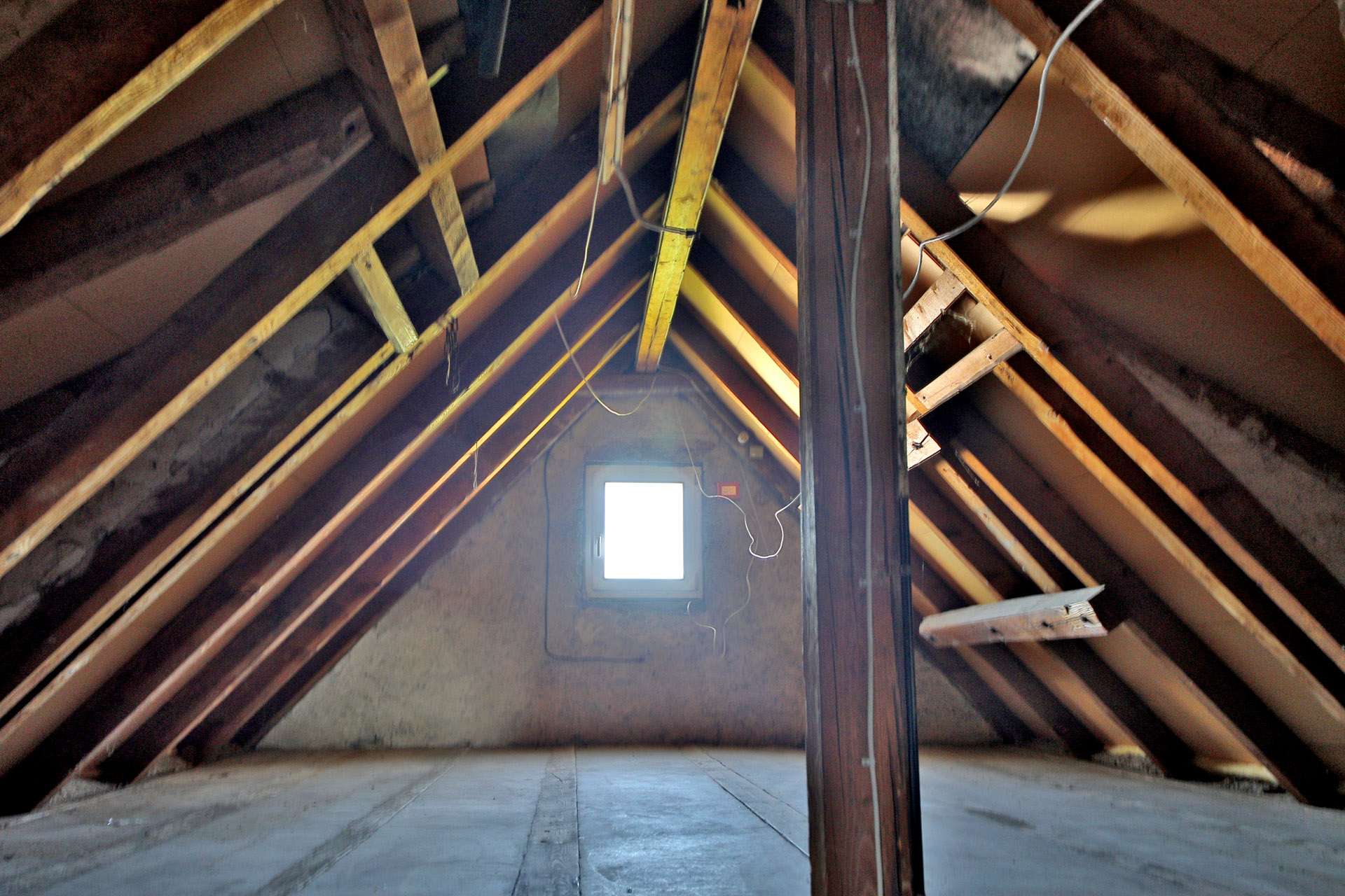 Immobilie in Birkenfeld - Gestaltungschance: 2-Familienhaus in Gräfenhausen mit Wintergarten, Garagen und großem Grundstück - Bild 1