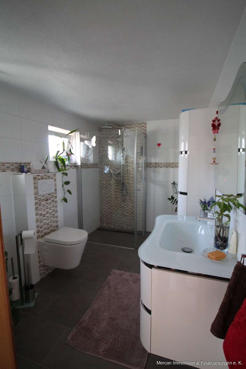 Immobilie in Barsinghausen - gepflegtes Mehrfamilienhaus als Kapitalanlage oder zur Selbstnutzung - Bild 1