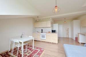 Möbliertes, Dach-Apartment mit Badewanne! – Leipziger Str. 2 A, 1097 Leipziger Vorstadt, Dresden – Vorschaubild 5