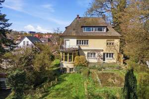 Imposante Stadtvilla im Dornröschenschlaf