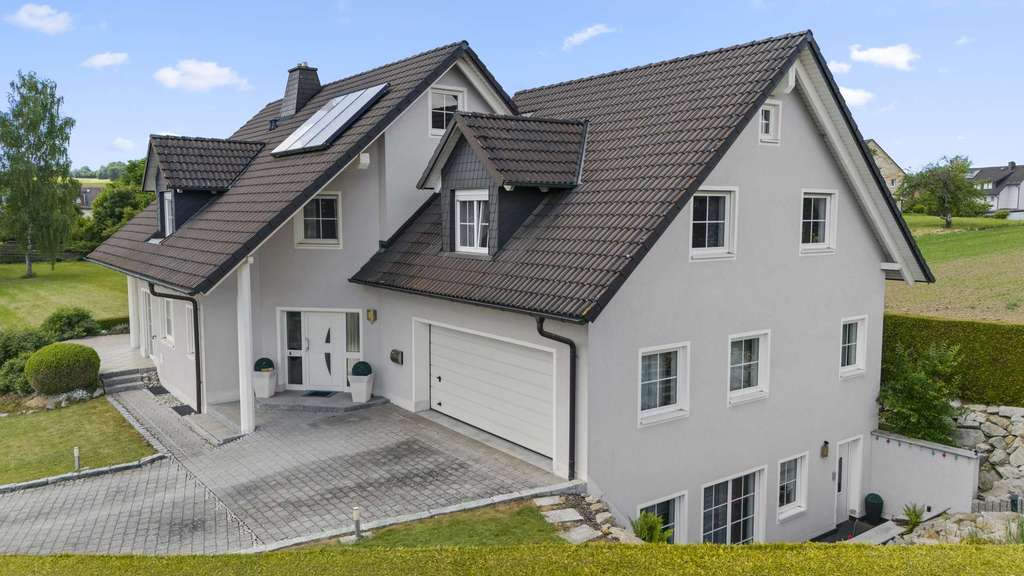 Immobilie in Hummeltal - Luxus pur & Fernblick! Hochwertiges Anwesen nahe Bayreuth mit Traumterrasse, tollem Garten und ELW - Bild 2