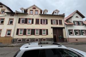 Schöne Altbau Dachgeschoss-Wohnung mit Küche und Keller im historischen Kesselstadt. – Alexanderstraße 7, 63454 Kesselstadt, Hanau – Vorschaubild 2