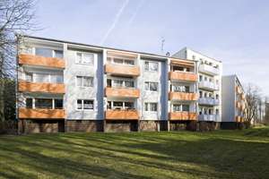 Wohnen im Grünen, 3 Zimmer mit Wannenbad und Balkon