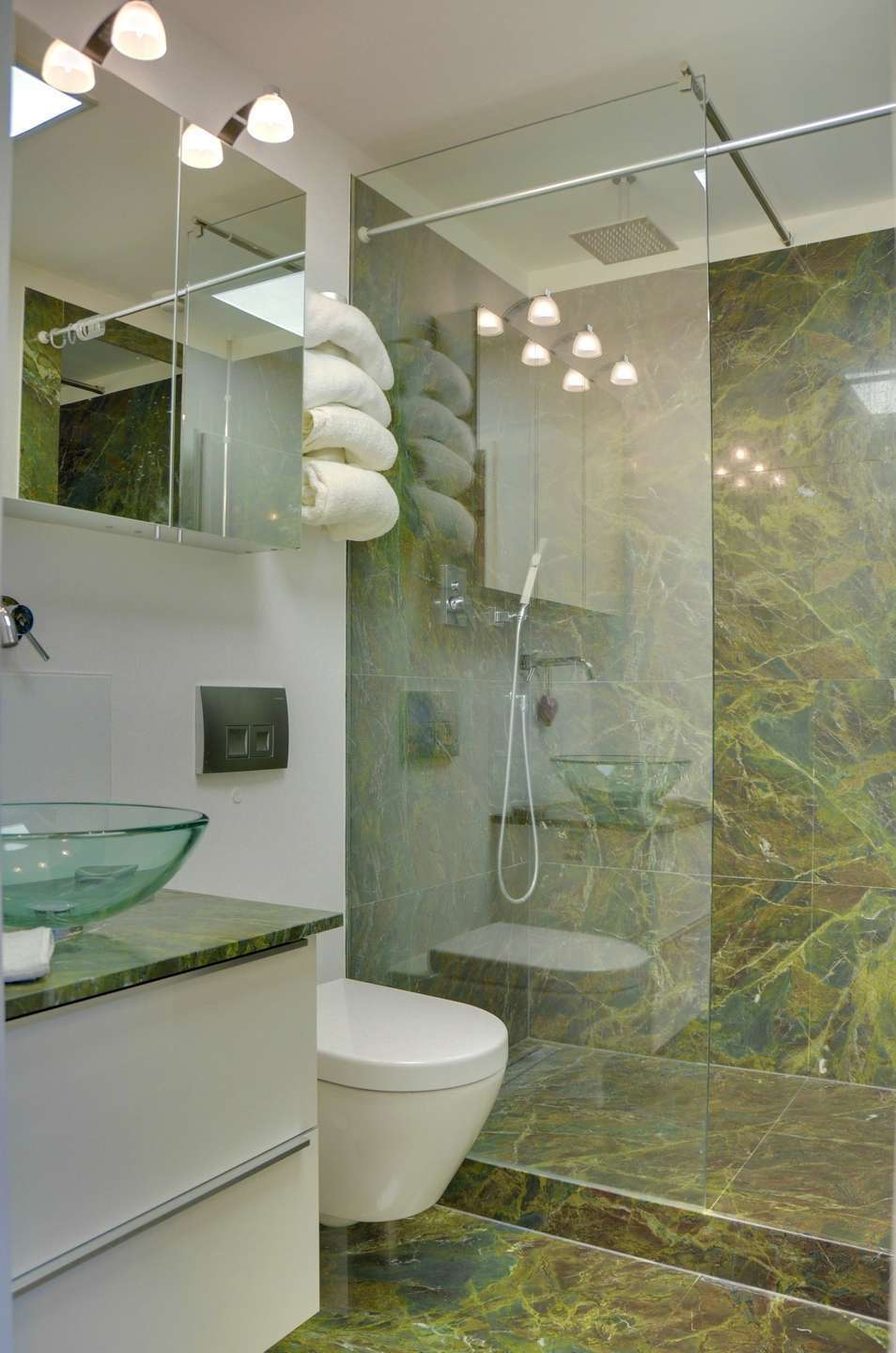 Immobilie in Gräfelfing - Helle zentrale Dachgeschoss Wohnung in Gräfelfing - Bild 2