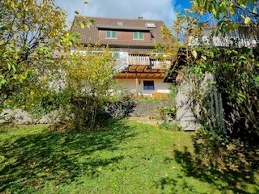 Immobilie in Holzmaden - Charmantes Einfamilienhaus mit traumhafter Aussicht und bebaubarem Garten. - Bild 4