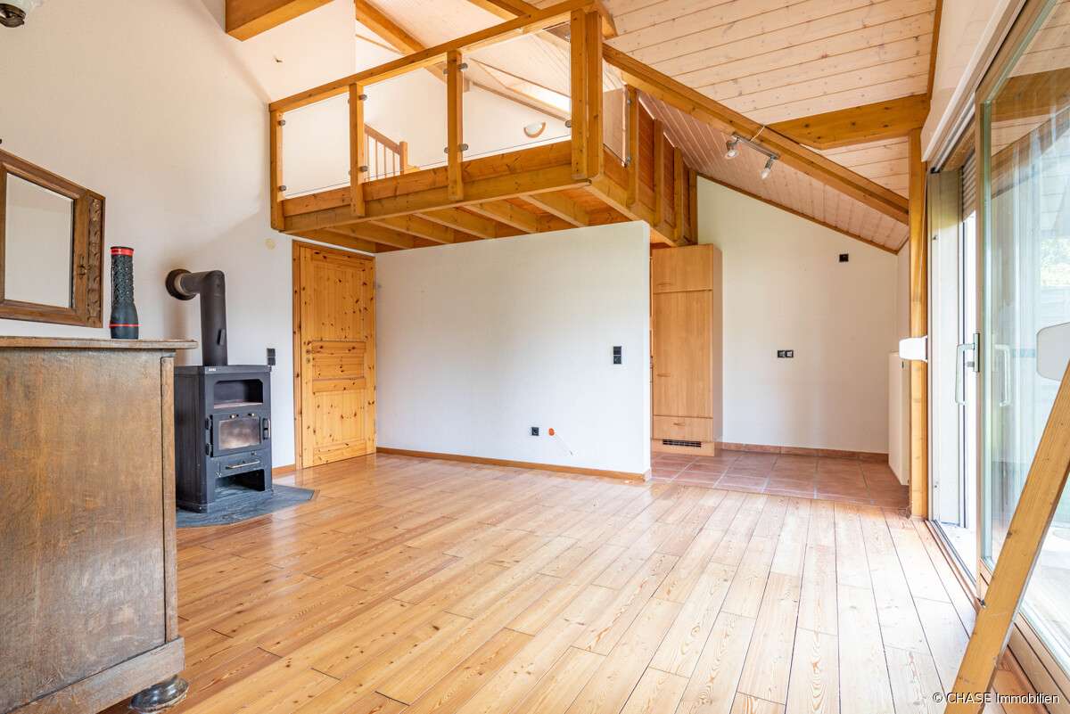 Immobilie in Hagenburg - Sanierungsbedürftiges Zweifamilienhaus in bester Lage Hagenburgs mit Garage und Garten - Erbbau! - Bild 1