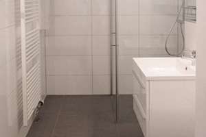 ELEGANTER 3-Zi. TRAUM IN WEISS. 2 TERRASSEN, OFFENER KAMIN, direkt am Unterbacher See – Die vollständige Adresse der Immobilie erhältst du vom Anbieter., 40627 Unterbach, Düsseldorf – Vorschaubild 10