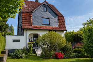 Charmantes freistehendes Einfamilienhaus in begehrter Wohnlage – Die vollständige Adresse der Immobilie erhältst du vom Anbieter., 42657 Burg/Höhscheid, Solingen – Vorschaubild 1