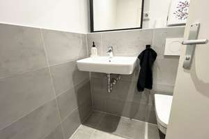 Wohnen im Grünen: helle 3 Zimmer + Süd-West-Balkon, kompakter Schnitt, neues Bad, Gäste-WC, Aufzug – Alteburger Straße 294, 50968 Bayenthal, Köln – Vorschaubild 17