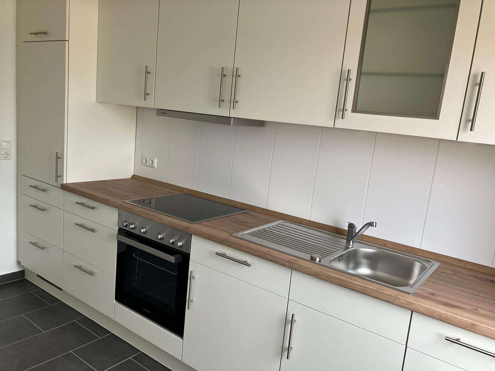 Großzügige modernisierte 3 Zimmer-Wohnung mit Balkon