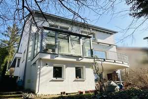 Beeindruckendes Wohnhaus mit Einliegerwohnung, 3 Garagen und großem Grundstück  – Die vollständige Adresse der Immobilie erhältst du vom Anbieter., 73733 Sulzgries, Esslingen am Neckar – Vorschaubild 1