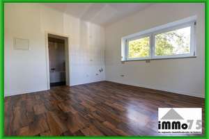 einziehen, vermieten oder Urlaubsresidenz: modernisierte 2-Zimmer-Wohnung mit Blick ins Grüne – Die vollständige Adresse der Immobilie erhältst du vom Anbieter., 75328 Schömberg – Vorschaubild 2