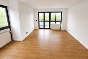 Frisch Renovierte 2 Zimmer Wohnung in Dresden | EBK + BALKON + TIEFGARAGE – Suttnerstraße 2, 1237 Seidnitz/Dobritz, Dresden – Vorschaubild 2