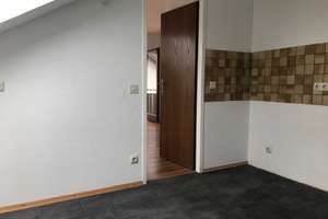 Sehr ruhige, helle 2-Zi-DG-Wohnung mit sep. Küche und Balkon in München Aubing – 81249 Aubing-Süd, München – Vorschaubild 15