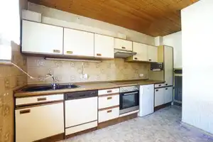 Reiheneckhaus mit Terrasse, schönem Garten und 2 Garagen – Reutlingen (Kreis) – Vorschaubild 6